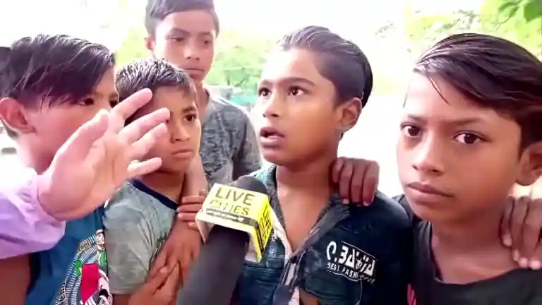 Aayein Meme Download HD still from original Bihar street interview in 1080p viral reaction face, perfect for reels, memes, and desi comedy edits without filters