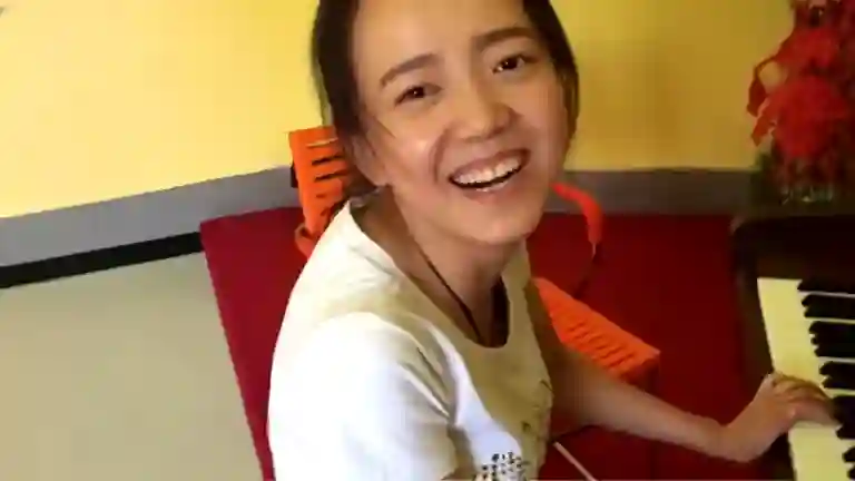 Chinese Girl Piano Laughing Meme Download Original 720p Real Video Clip